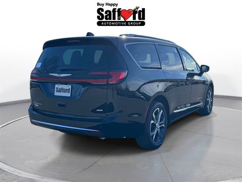 New 2026 Chrysler Pacifica Pinnacle image 9