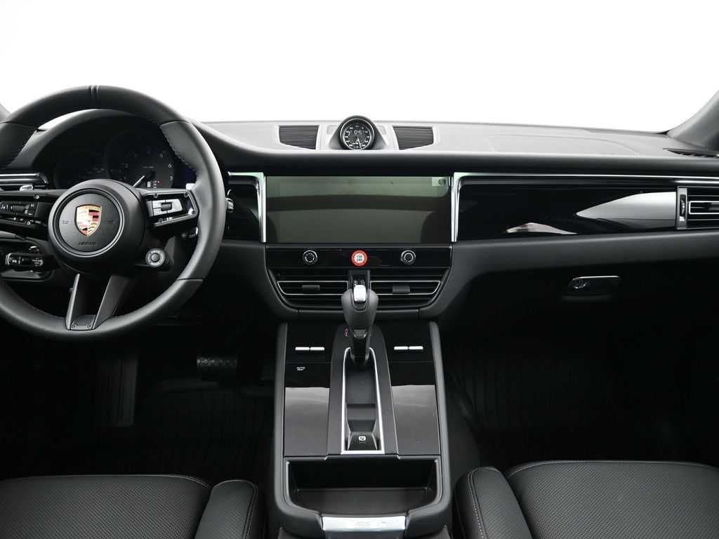 Certified 2026 Porsche Macan AWD/4WD image 9