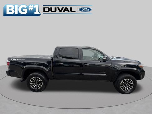 Used 2022 Toyota Tacoma TRD Sport w/ Technology Package RWD image 2