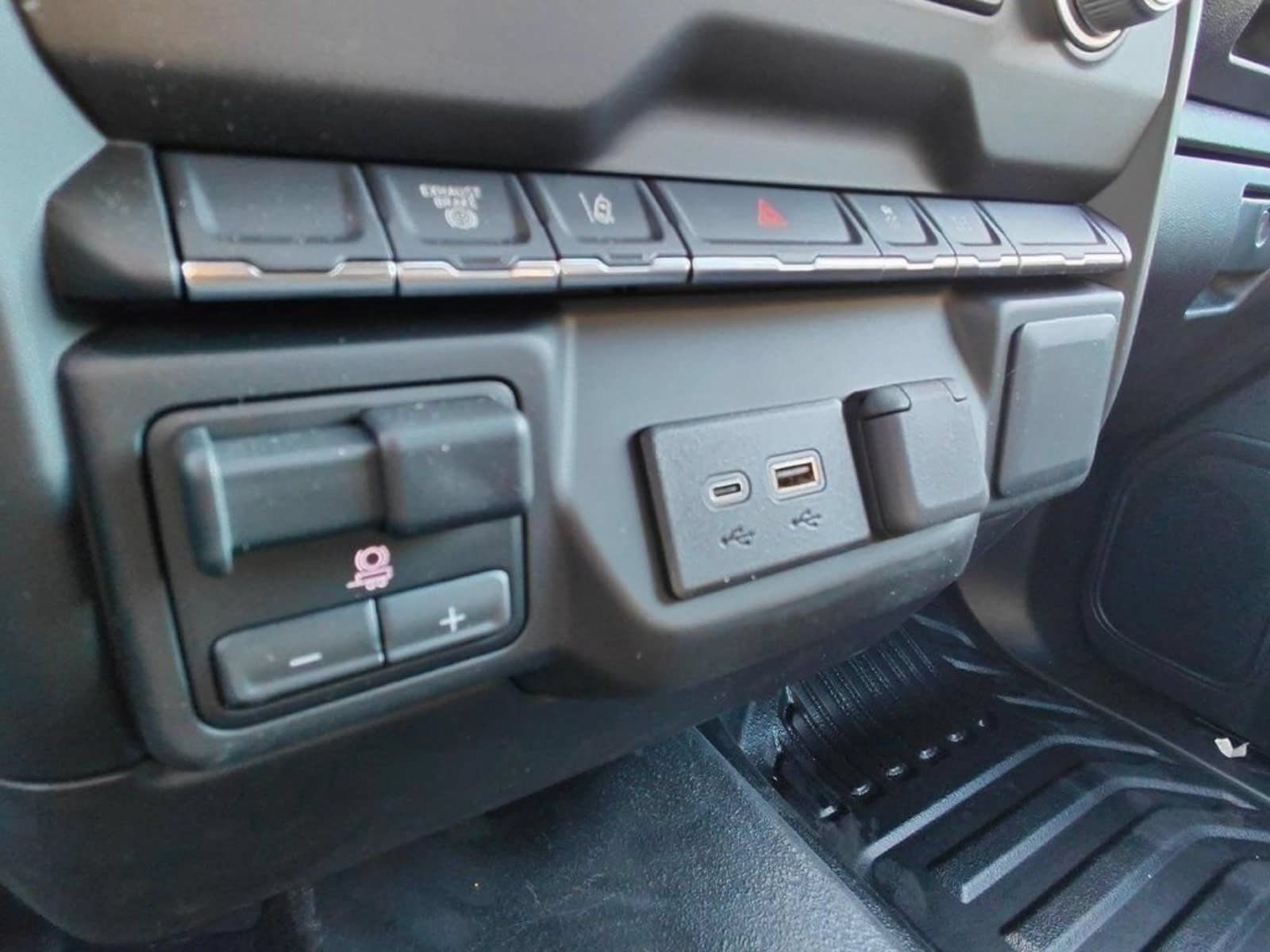 Used 2024 GMC Sierra 3500 Pro AWD/4WD image 15