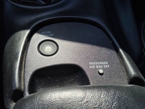 Used 2004 Chevrolet Corvette Coupe RWD image 21