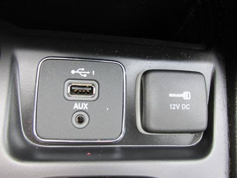 Used 2020 Jeep Cherokee Latitude Plus AWD/4WD image 15