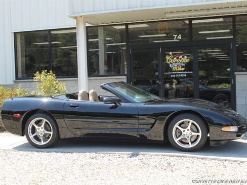 Used 2002 Chevrolet Corvette Convertible w/ Preferred Equipment Group2 image 14
