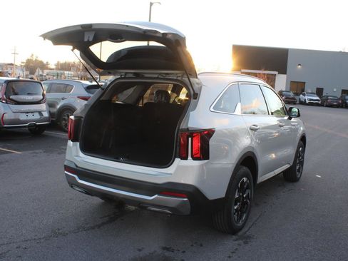 New 2026 Kia Sorento S image 7