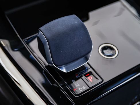 Used 2025 Land Rover Range Rover Sport Dynamic SE image 16