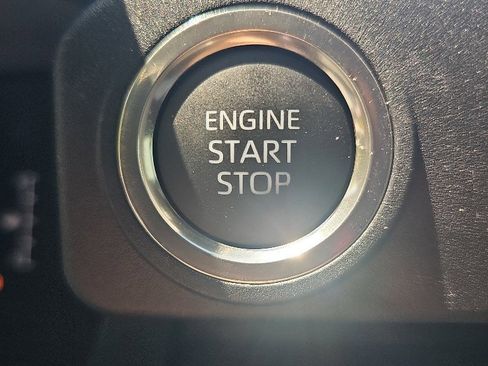 Used 2025 Toyota 4Runner SR5 AWD/4WD image 17