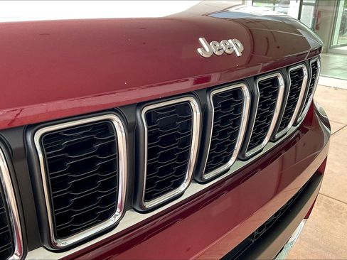 Used 2024 Jeep Grand Cherokee L Laredo AWD/4WD image 31