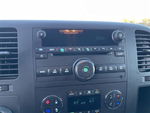 Used 2013 GMC Sierra 1500 SLE w/ Power Tech Package image 11