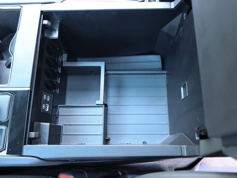 Used 2025 Toyota Tundra Limited image 32