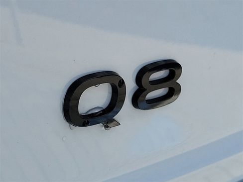Used 2025 Audi Q8 Prestige image 10