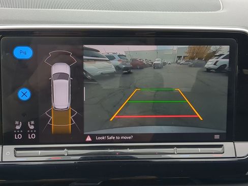 Used 2024 Volkswagen Atlas SE image 23