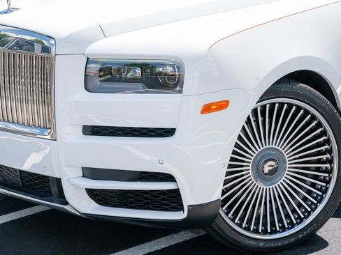Used 2022 Rolls-Royce Cullinan AWD/4WD image 3