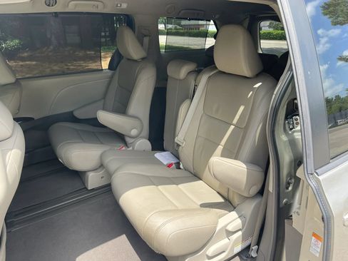 Used 2015 Toyota Sienna XLE w/ XLE Navigation Package FWD image 10
