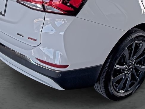 New 2023 Chevrolet Equinox RS w/ RS Leather Package AWD/4WD image 13