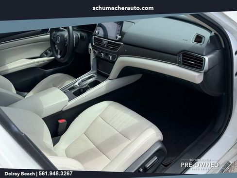 Used 2018 Honda Accord Touring image 18