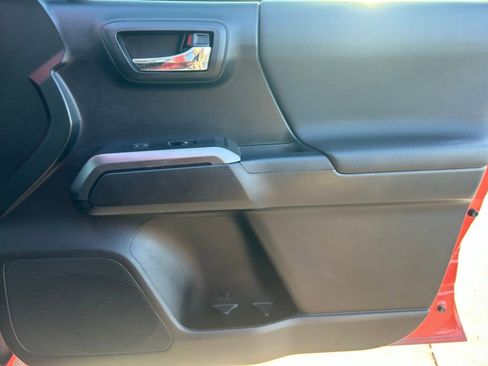 Used 2017 Toyota Tacoma TRD Sport w/ Premium & Technology Package AWD/4WD image 30