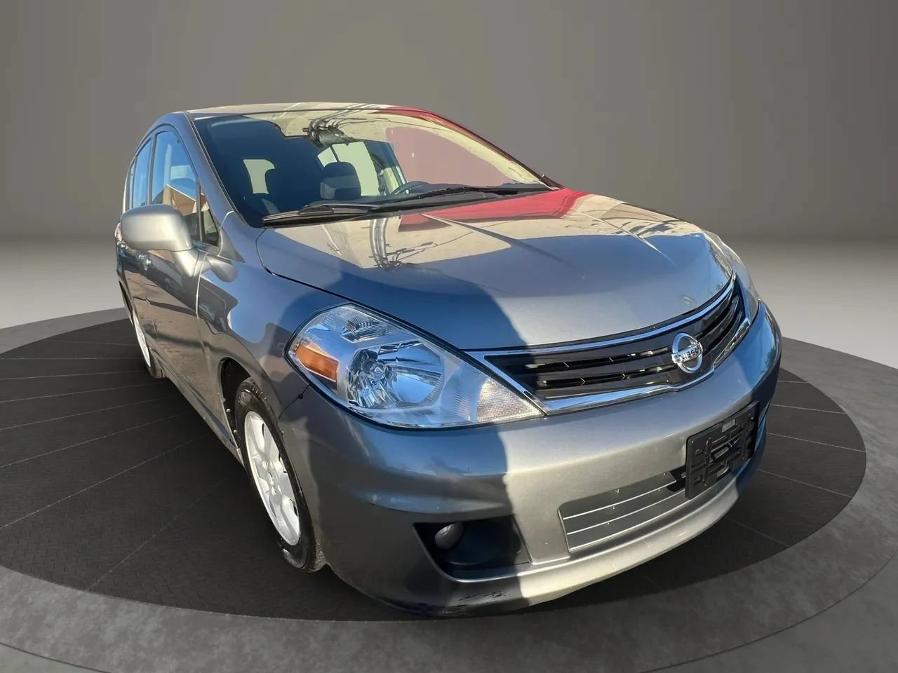 Used 2011 Nissan Versa Hatchback w/ Navigation/Satellite Pkg FWD image 6