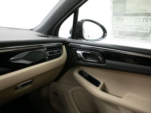 New 2026 Porsche Macan AWD/4WD image 31