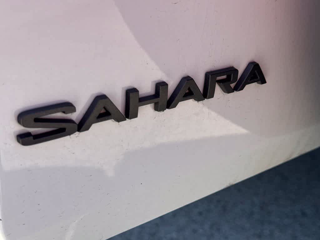 Used 2025 Jeep Wrangler Unlimited Sahara AWD/4WD image 13