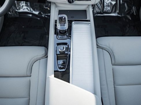 New 2026 Volvo XC60 B5 Ultra w/ Protection Package Premier image 27