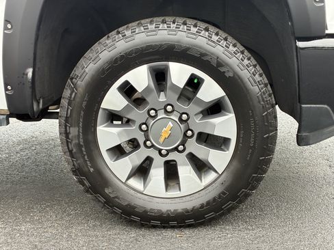 Used 2024 Chevrolet Silverado 2500 Custom w/ Custom Value Package AWD/4WD image 6