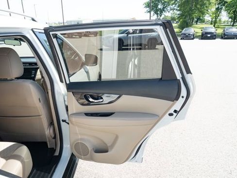 Used 2020 Nissan Rogue SV FWD image 15