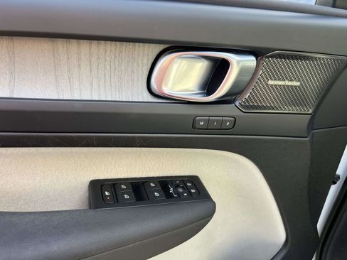 Used 2023 Volvo XC40 B5 Ultimate w/ Climate Package image 22