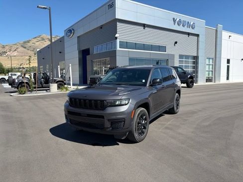 Used 2024 Jeep Grand Cherokee L Laredo AWD/4WD image 1