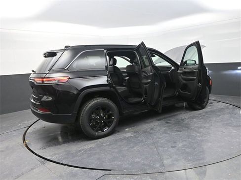 New 2026 Jeep Grand Cherokee Altitude image 31