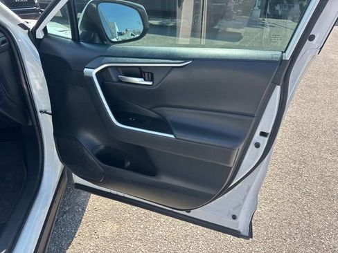 Used 2021 Toyota RAV4 XLE FWD image 13