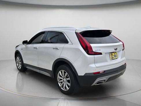 Used 2022 Cadillac XT4 Premium Luxury w/ Enhanced Visibility Package FWD image 8