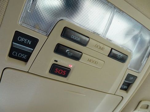 Used 2017 Toyota Avalon Limited image 24