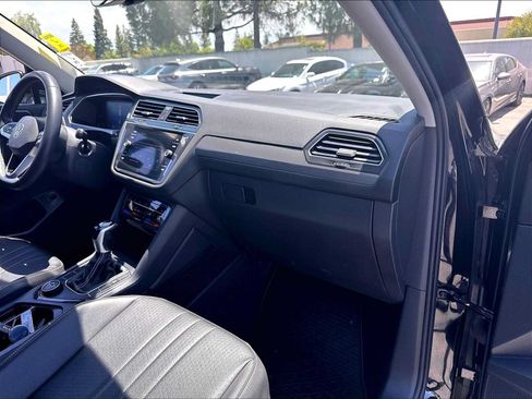 Used 2022 Volkswagen Tiguan SE AWD/4WD image 18