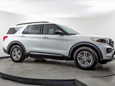Used 2020 Ford Explorer XLT image 9