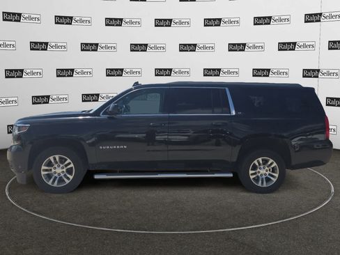 Used 2019 Chevrolet Suburban LT RWD image 3