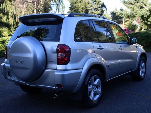 Used 2005 Toyota RAV4 4WD image 3