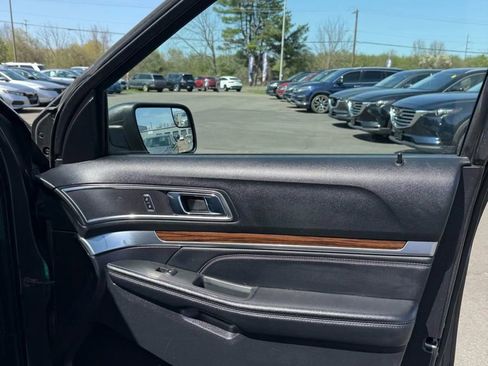 Used 2017 Ford Explorer Limited image 20