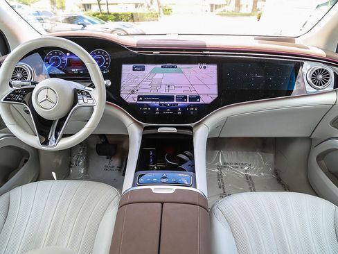Used 2023 Mercedes-Benz EQS 580 4MATIC SUV image 10