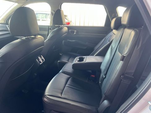 Used 2024 Kia Sorento S FWD image 25