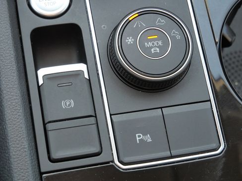 Certified 2023 Volkswagen Atlas SEL AWD/4WD image 28