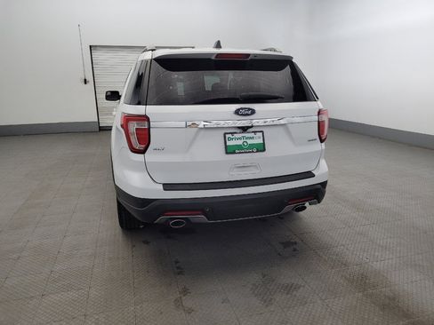 Used 2018 Ford Explorer XLT image 6