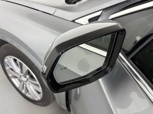 Used 2025 Cadillac XT6 Premium Luxury image 13