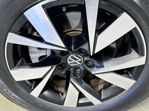 Used 2023 Volkswagen Atlas Cross Sport SE image 29