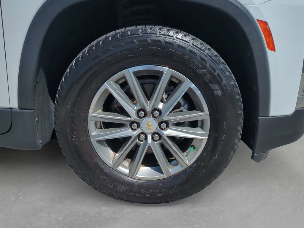 Used 2023 Chevrolet Traverse LT FWD image 10