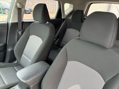 Used 2025 Kia Soul LX w/ LX Technology Package FWD image 31
