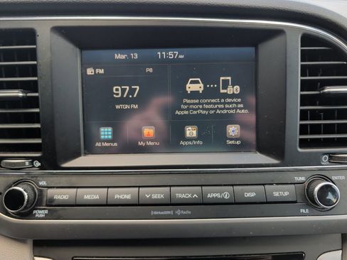 Used 2017 Hyundai Elantra SE image 13