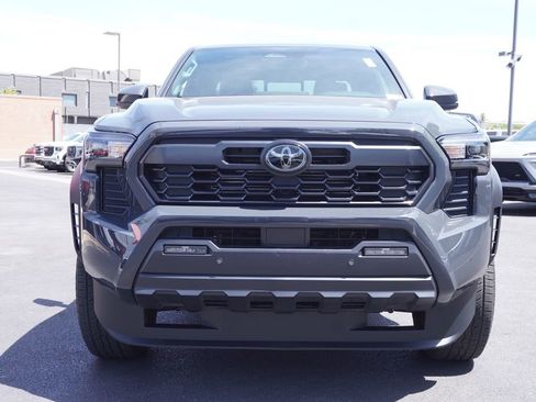 Used 2025 Toyota Tacoma TRD Off-Road w/ TRD Off Road Upgrade Package AWD/4WD image 5