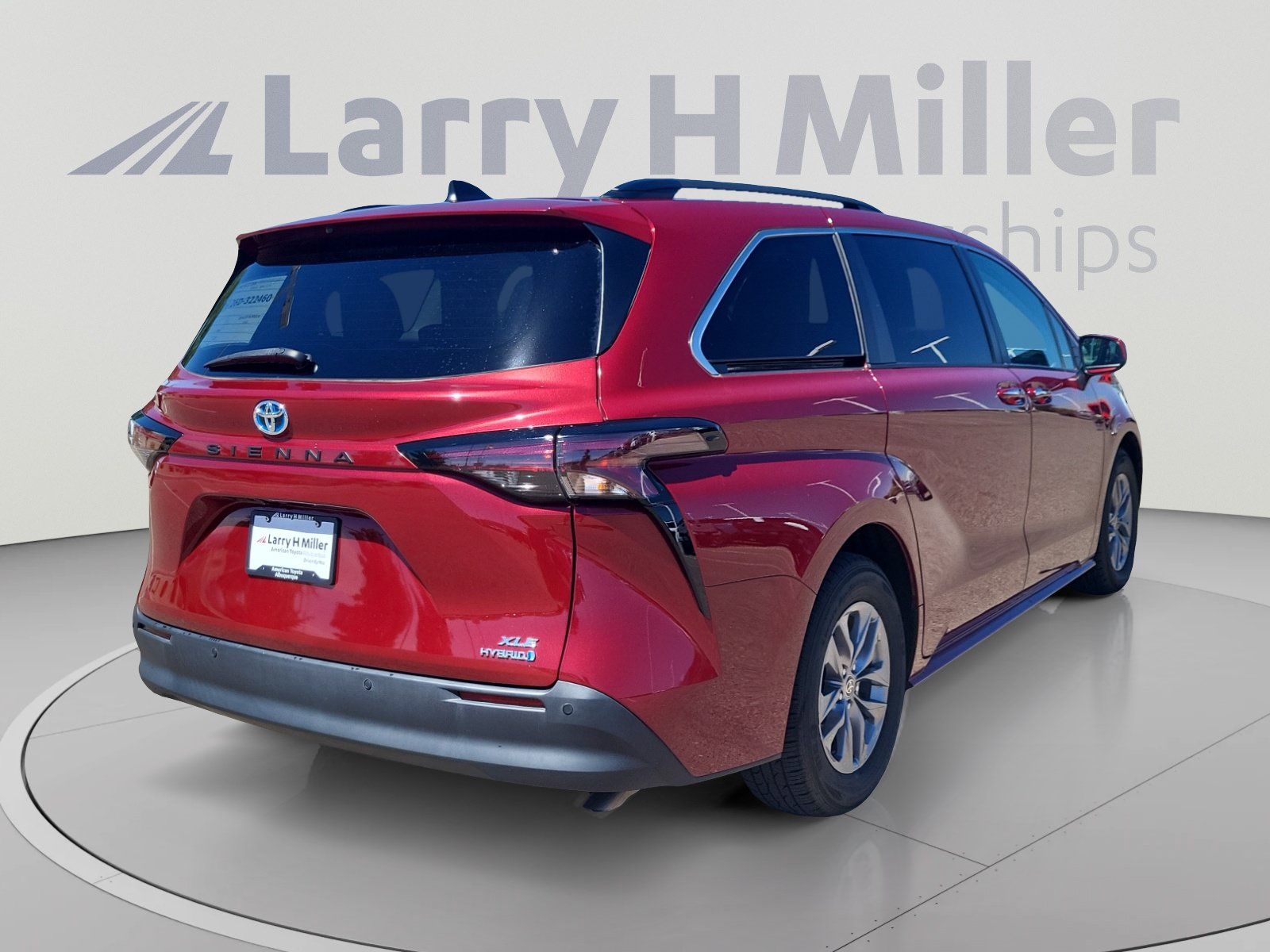 Certified 2023 Toyota Sienna XLE FWD image 5