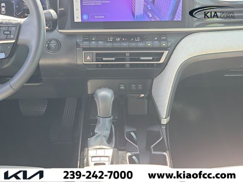 Used 2025 Toyota Camry XLE FWD image 20