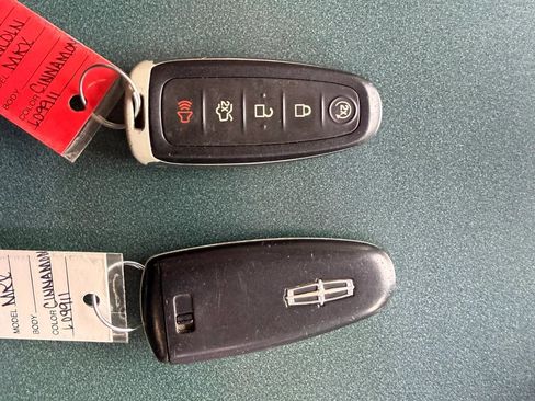 Used 2012 Lincoln MKX FWD image 40
